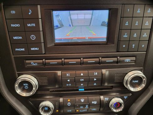 Used 2018 Ford Mustang Coupe RWD image 8