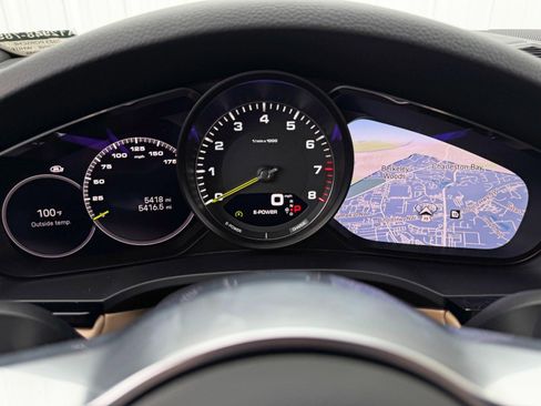 Used 2023 Porsche Cayenne Platinum Edition image 21