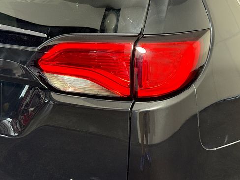 Used 2017 Chrysler Pacifica Limited w/ UConnect Theater Package FWD image 32