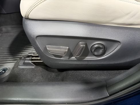 Used 2019 Toyota RAV4 Limited AWD/4WD image 13