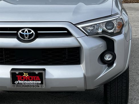 Used 2022 Toyota 4Runner SR5 Premium image 8