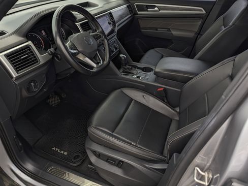 Used 2021 Volkswagen Atlas Cross Sport SE w/ Luggage Net & Mats Package FWD image 9
