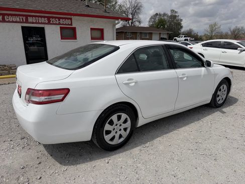 Used 2010 Toyota Camry LE FWD image 3