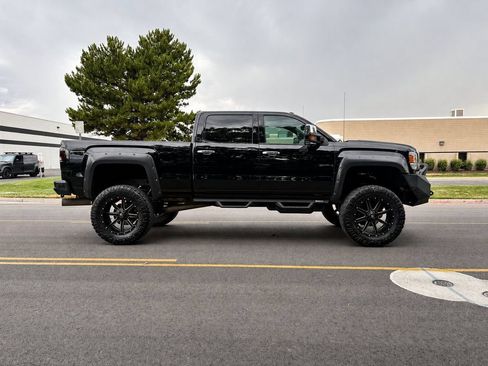 Used 2018 GMC Sierra 2500 Denali w/ Duramax Plus Package AWD/4WD image 6