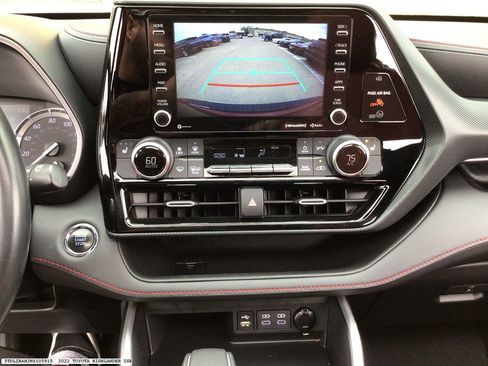 Used 2022 Toyota Highlander XSE image 9
