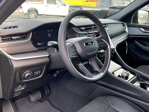 New 2025 Jeep Grand Cherokee Altitude image 6