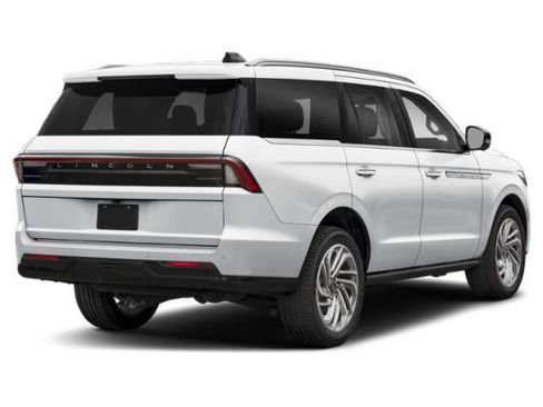 Used 2025 Lincoln Navigator Reserve AWD/4WD image 2