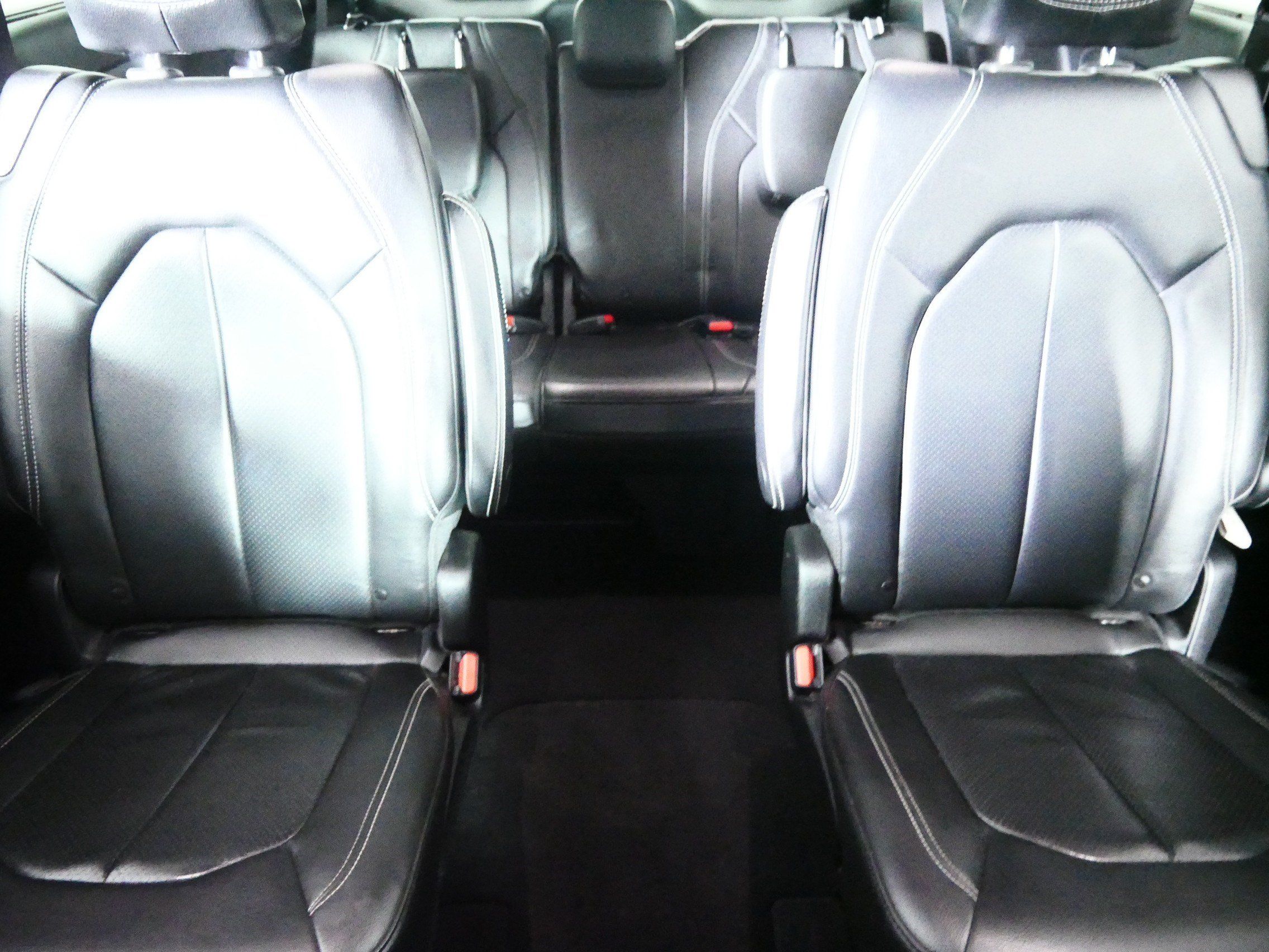 Used 2020 Chrysler Pacifica Touring-L FWD image 13