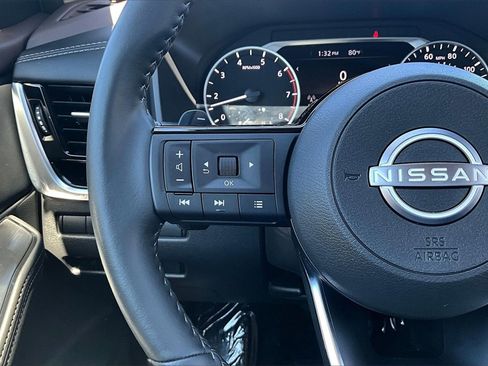 Used 2023 Nissan Rogue SL image 25