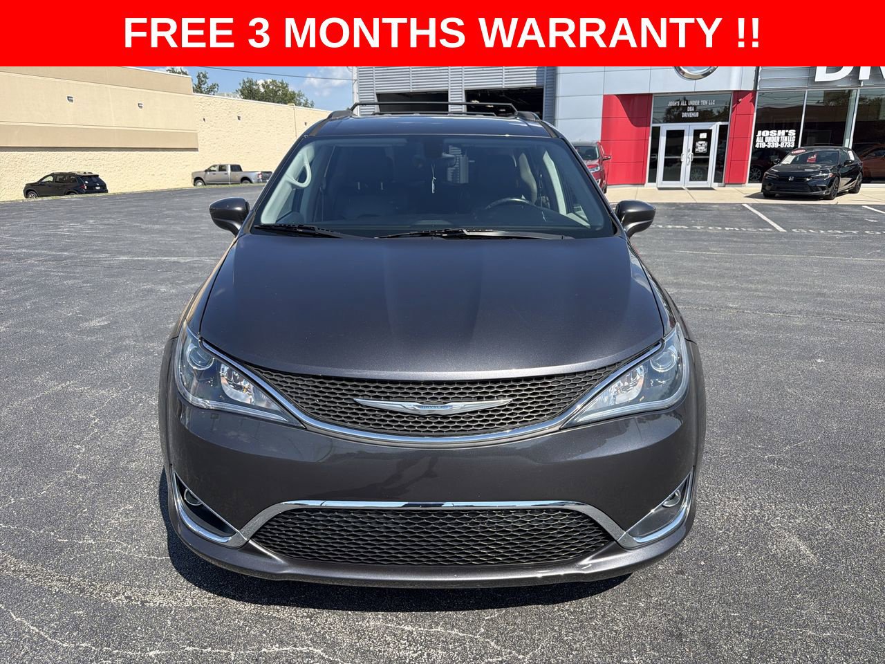 Used 2017 Chrysler Pacifica Touring-L FWD image 25