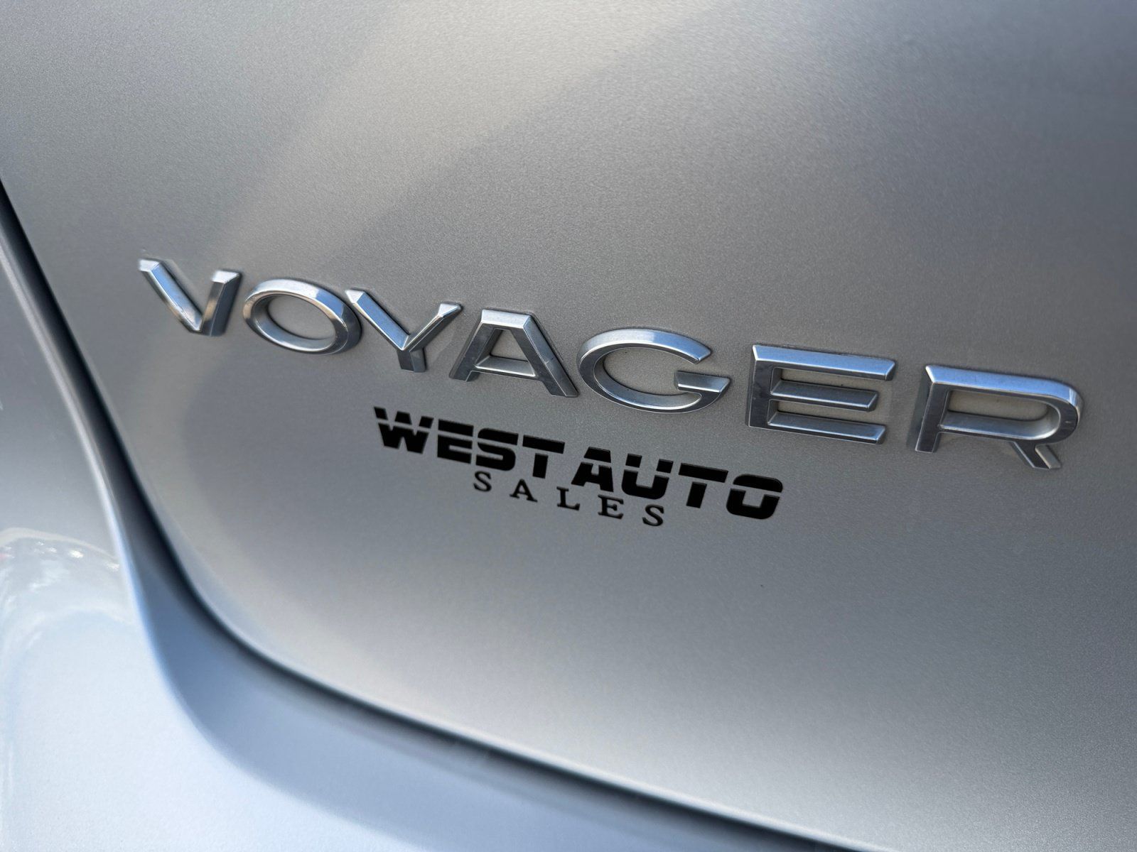 Used 2023 Chrysler Voyager LX FWD image 28