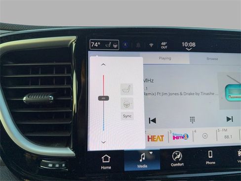 Used 2025 Chrysler Pacifica Select image 17