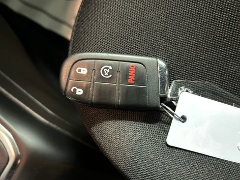 Used 2020 Jeep Renegade Latitude w/ Cold Weather Group image 21