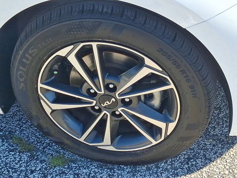 Used 2024 Kia Forte LXS FWD image 11