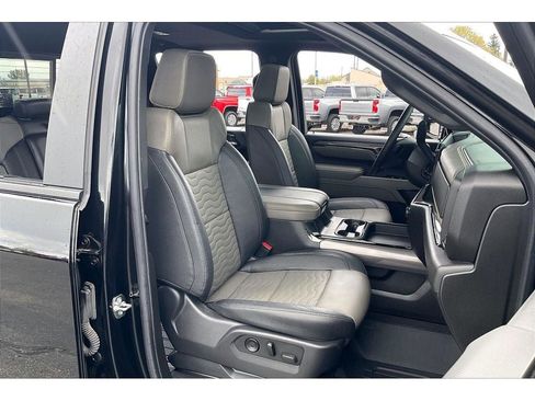 Used 2025 Chevrolet Silverado 2500 ZR2 w/ Technology Package AWD/4WD image 8