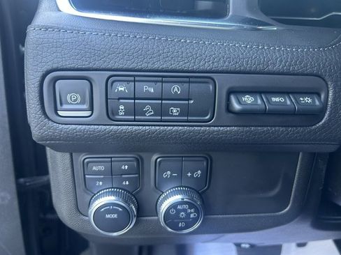 Used 2023 GMC Yukon Denali AWD/4WD image 19