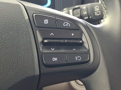 Certified 2025 Hyundai Venue SEL FWD image 30