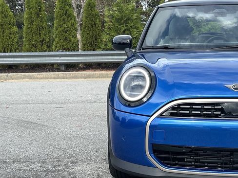 Used 2025 MINI Cooper 2-Door Hardtop image 15