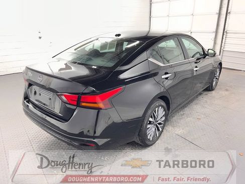 Used 2025 Nissan Altima 2.5 SV FWD image 9