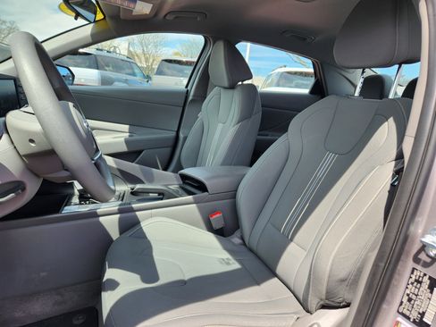 Certified 2023 Hyundai Elantra SEL w/ Preferred Accessory Package image 10