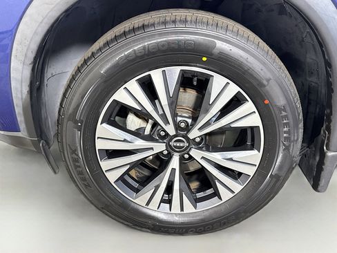 Used 2023 Nissan Rogue SV image 38