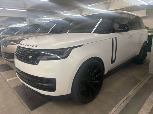 Used 2025 Land Rover Range Rover Autobiography AWD/4WD image 1