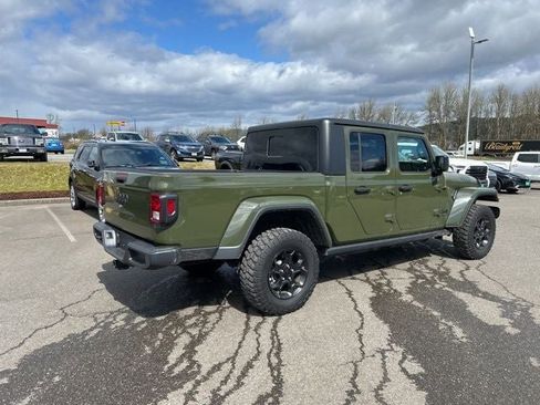Used 2023 Jeep Gladiator Willys image 2