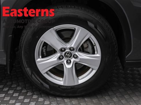 Used 2024 Toyota Highlander LE image 32