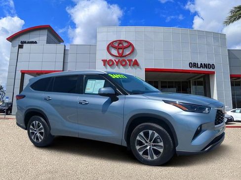 Used 2023 Toyota Highlander XLE image 1