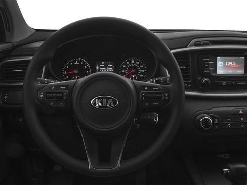 Used 2016 Kia Sorento FWD w/ LX Convenience Package image 4