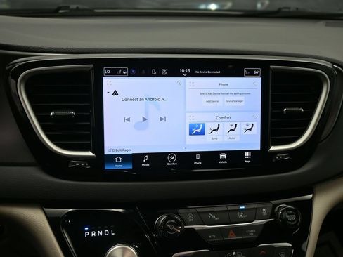 Used 2023 Chrysler Pacifica Touring-L FWD image 17