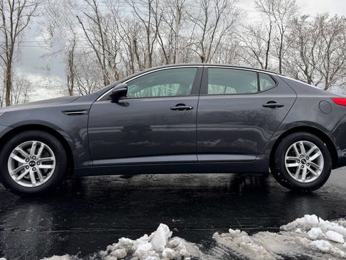 Used 2011 Kia Optima LX image 2