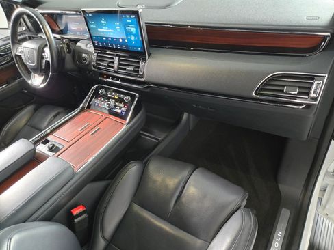 Certified 2023 Lincoln Navigator Reserve AWD/4WD image 18