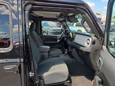 Used 2025 Jeep Wrangler Unlimited Sahara AWD/4WD image 14
