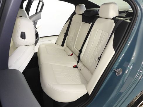 Certified 2024 BMW 530i w/ Premium Package RWD image 21