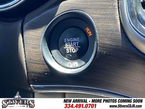 Used 2017 Jeep Grand Cherokee Overland w/ Jeep Active Safety Group AWD/4WD image 60