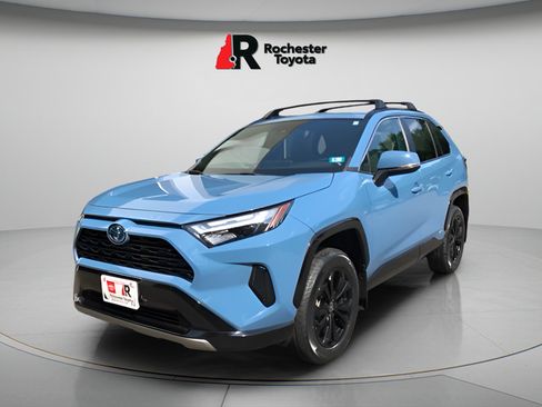 Certified 2022 Toyota RAV4 SE w/ Convenience Package AWD/4WD image 3