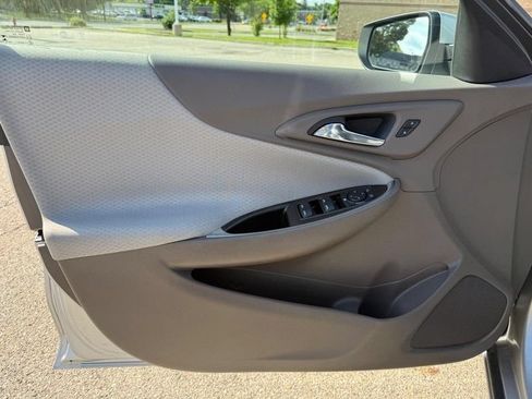 Used 2017 Chevrolet Malibu LT FWD image 19