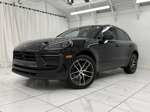 Certified 2025 Porsche Macan image 7