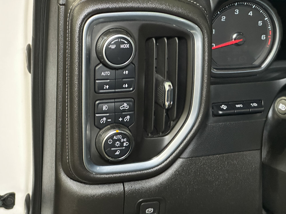 Used 2022 Chevrolet Silverado 1500 High Country w/ Technology Package AWD/4WD image 22