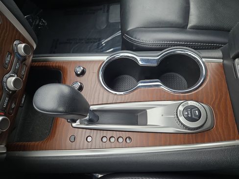 Used 2020 Nissan Pathfinder Platinum image 22