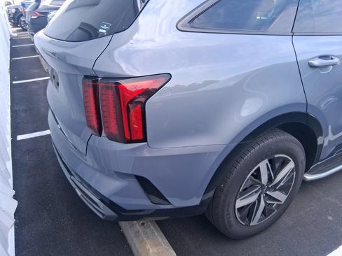 Certified 2023 Kia Sorento S w/ Panoramic Sunroof Package FWD image 11