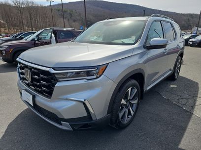 Certified 2025 Honda Pilot Touring