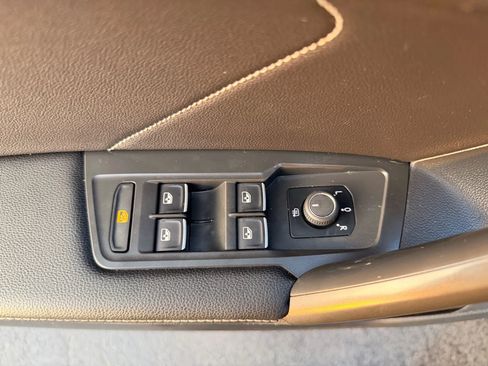 Used 2022 Volkswagen Tiguan SE image 10