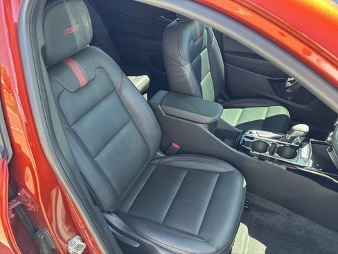 Certified 2024 Chevrolet Trax RS FWD image 32