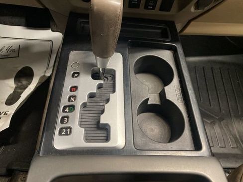 Used 2015 Nissan Titan SV w/ SV Value Truck Package image 19