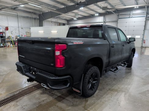 Used 2023 Chevrolet Silverado 1500 LT Trail Boss image 3