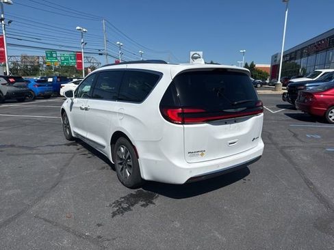 Used 2021 Chrysler Pacifica Limited w/ Premium & Safety Sphere Group FWD image 5