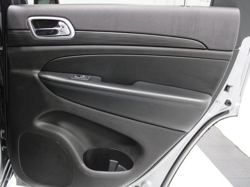 Used 2019 Jeep Grand Cherokee Altitude AWD/4WD image 21