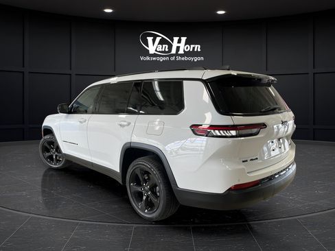 Used 2022 Jeep Grand Cherokee L Limited w/ Black Appearance Package AWD/4WD image 5